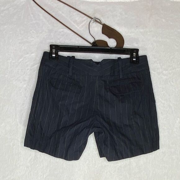 Development by Erica Davies Shorts - Picture 4 of 9